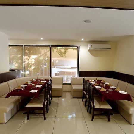 Hotel Sach Regency Anand Bagian luar foto