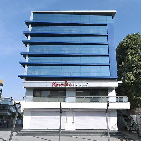 Hotel Sach Regency Anand Bagian luar foto