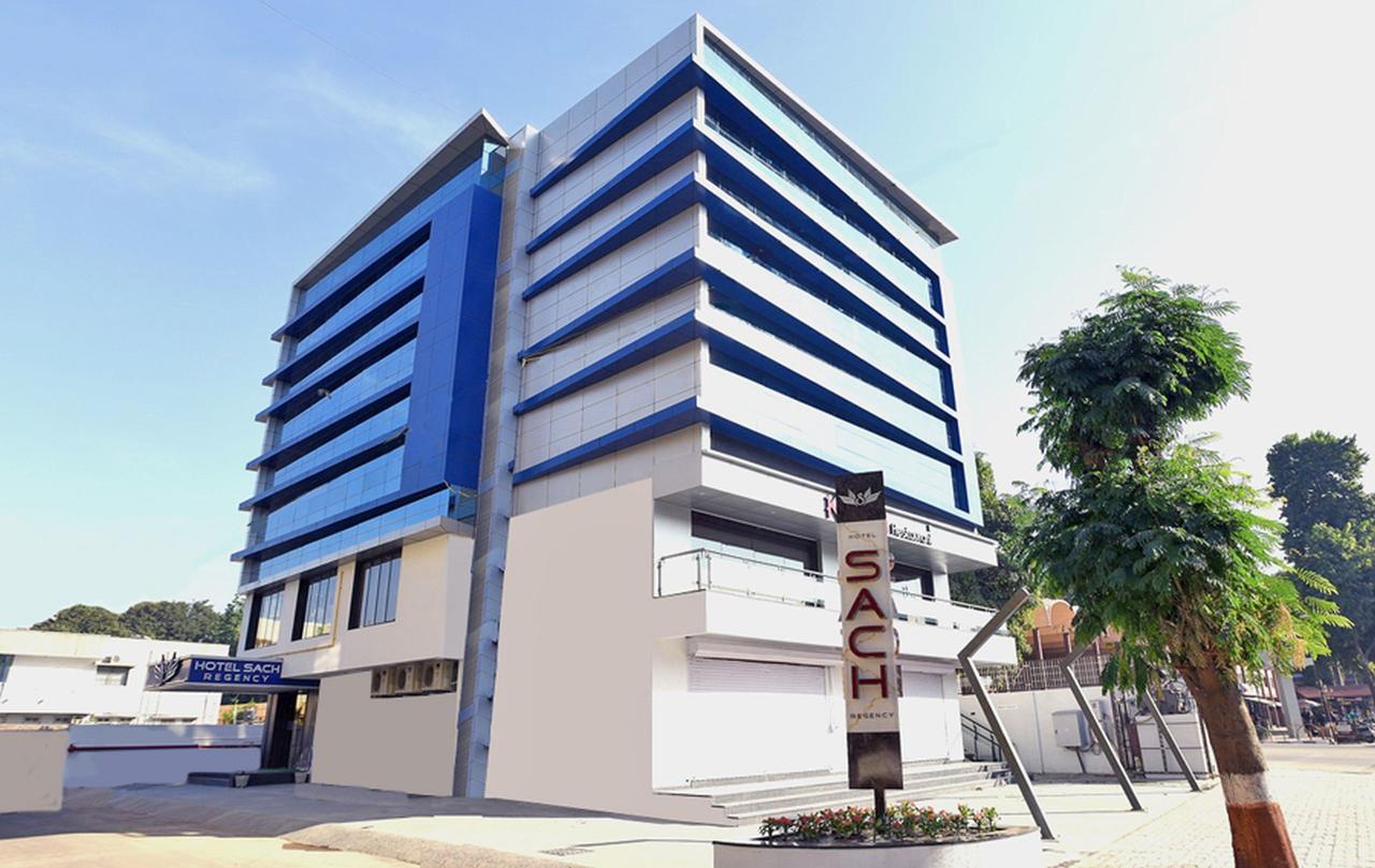 Hotel Sach Regency Anand Bagian luar foto