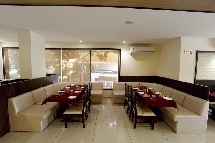 Hotel Sach Regency Anand Bagian luar foto