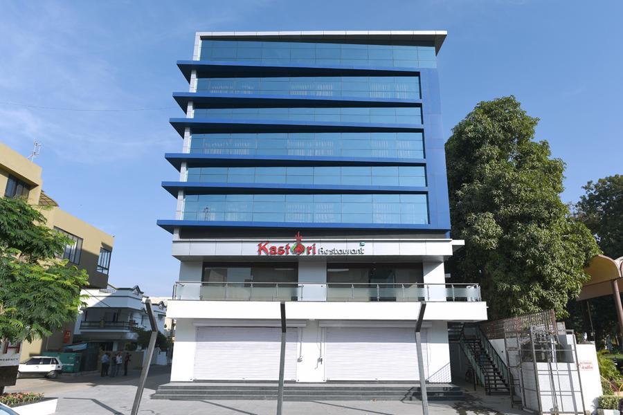 Hotel Sach Regency Anand Bagian luar foto