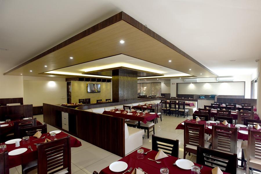 Hotel Sach Regency Anand Bagian luar foto