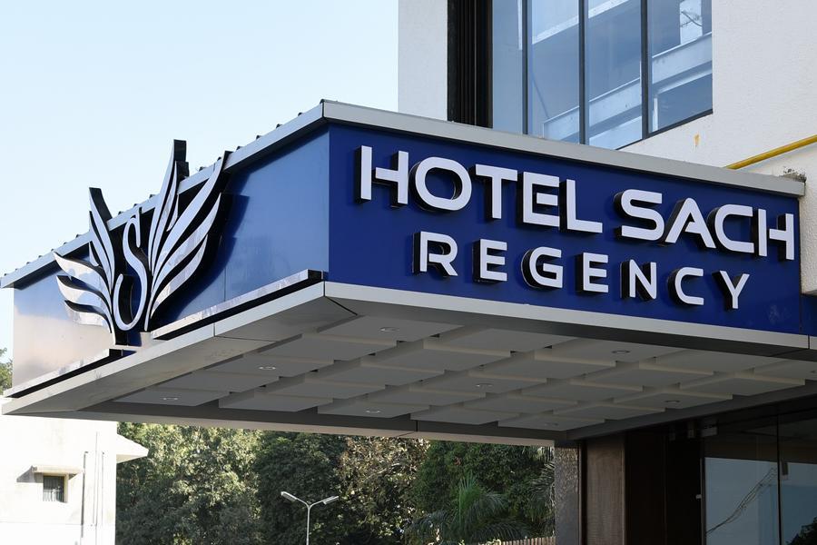 Hotel Sach Regency Anand Bagian luar foto