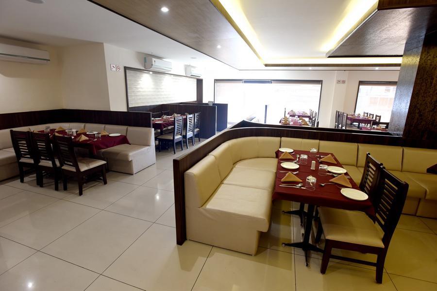 Hotel Sach Regency Anand Bagian luar foto